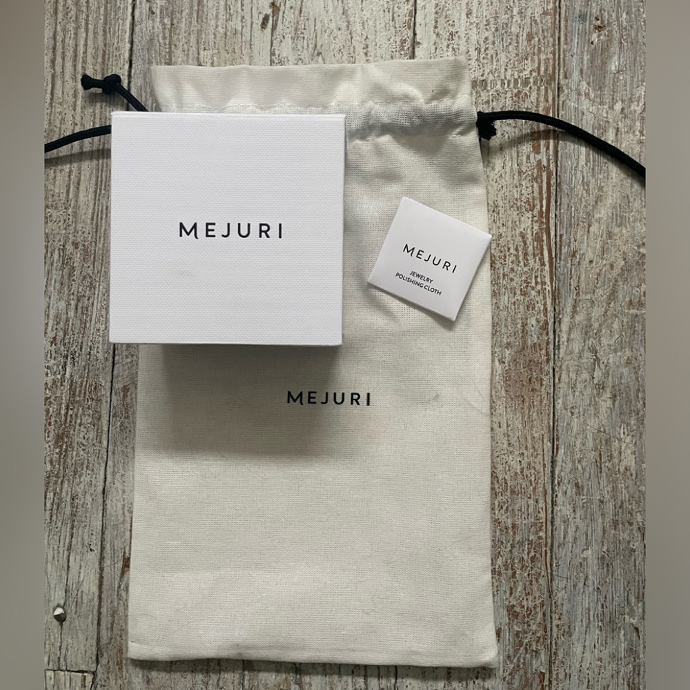 Mejuri box and packaging